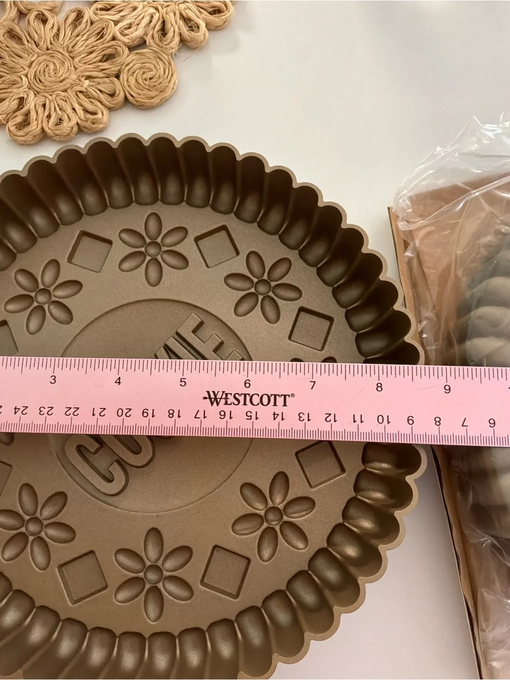 Williams Sonoma Sandwich Cookie Cake Pan Set - Brown and White